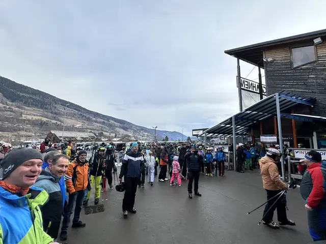 Hunderte Feuerwehrleute kamen zum Skitag. | Foto: BR STÖCKL Walter und ABI Stefan BACHER