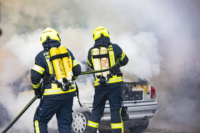 Die Freiwillige Feuerwehr Liezen musste am Sonntag kurz vor 18 Uhr zu einem Fahrzeugbrand ausrücken.  | Foto: Österreichischer Bundesfeuerwehrverband