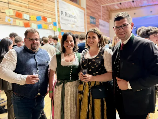 Martin Gruber mit Birgit Ragossnig-Kernmayer und Team | Foto: ÖVPClub