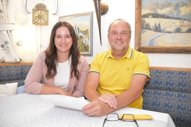 Bataillonsmarketenderin Laura Massani leistete Bataillonskommandant Paul Hauser Schützenhilfe. | Foto: Kainz