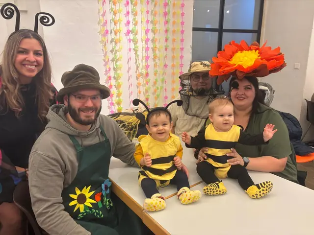 Der Verein "KIT Kultur im Tonkeller" und das "Restaurant Ausklang" luden zu einem Faschingsnachmittag ins Kunsthaus Horn ein.  | Foto: Manuela Danzinger