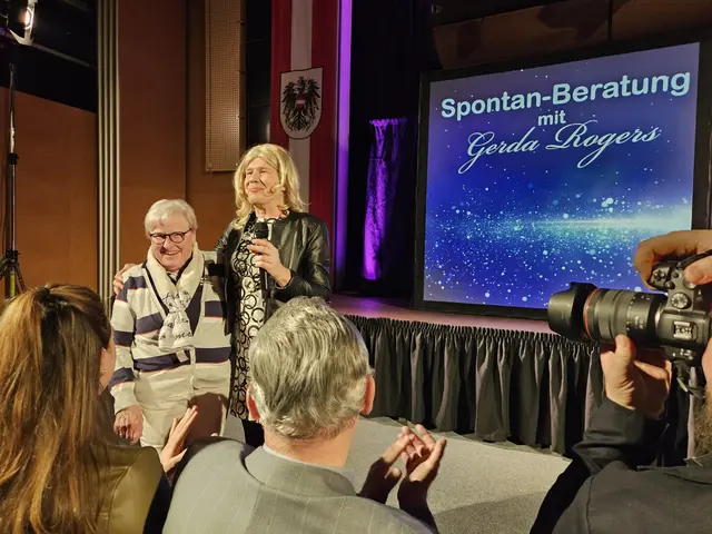 Die Sterne lügen nicht: Als „Gerda Rogers“ sorgt Haas für Lachtränen und bot dem Publikum eine ganz besondere „Spontan-Beratung“ | Foto: BSG Hartberg