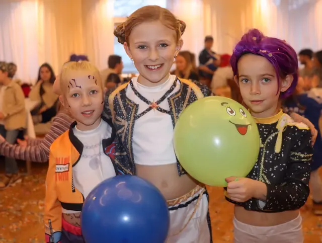 Die Kinder erschienen unter anderem als K-Pop-Stars, Minecraft-Figuren, Minions, Star-Wars-Helden, Mérida aus „Merida – Legende der Highlands“, Polizistinnen und Polizisten sowie als verschiedenste Tiere.  | Foto: Alejandra Ortiz