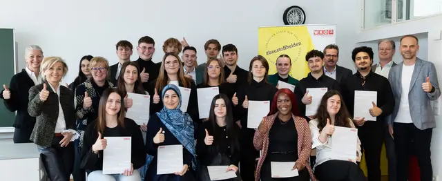 Die Absolventinnen und Absolventen auf einen Blick. | Foto: cityfoto