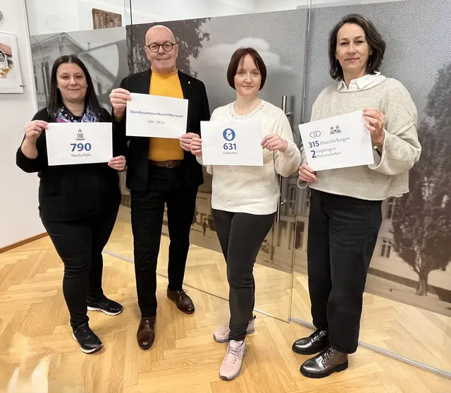 Standesamtsverband Oberwart: Mitarbeiterin Mirna Krapfl, Obmann Bürgermeister Georg Rosner, Leiterin Julia Fleck und Mitarbeiterin Karin Tomisser  | Foto: Stadtgemeinde Oberwart