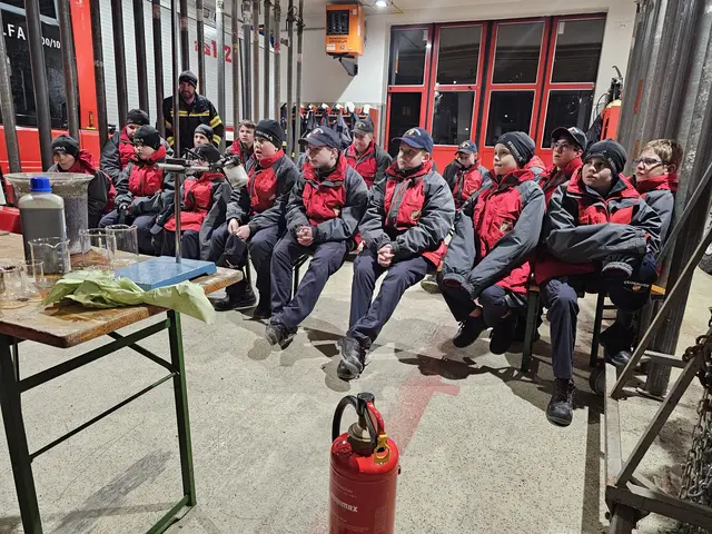 Die Kids und deren Betreuer bedanken sich bei Lukas Hayböck recht herzlich für den Besuch. | Foto: www.ff-badischl.at