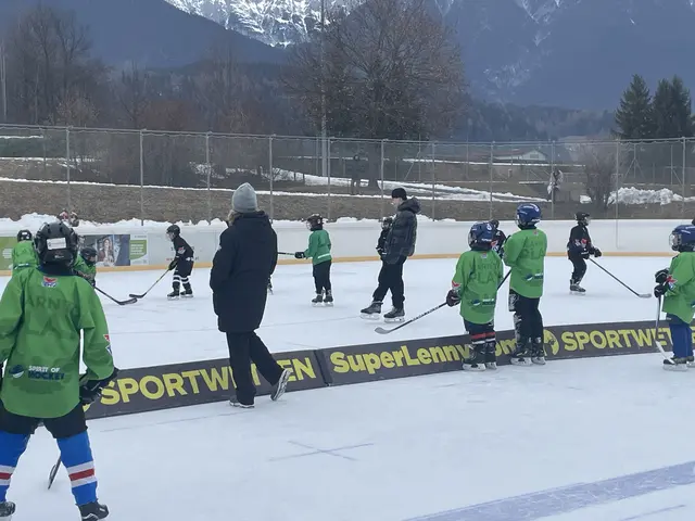 Die Imster betreuenden Trainer zeigten tollen Einsatz und Erklärungen für alle Kinder | Foto: Anke Sielker