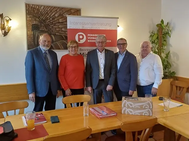 Rupert Dworak, Landessekretär Elmar Helletzgruber, sowie die Bezirksvorsitzenden aus Hollabrunn Josef Pöllendorfer und Gänserndorf Werner Kurz nutzen die Gelegenheit um den Funktionären rund um Ettenauer für ihr Engagement zu danken und zur Wahl zu gratulieren. | Foto: PVÖ 