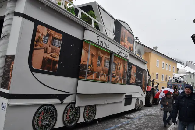 Einer der Festwagen beim Vereinigten-Festumzug am 25. Jänner 2026. | Foto: pjw