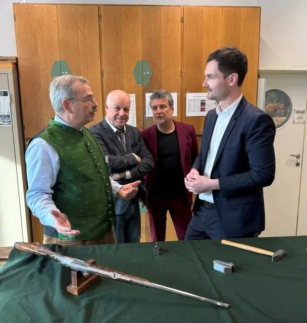 Auch Bürgermeister Ingo Appé, Landtagsabgeordneter Stefan Sandrieser und Landesrat Peter Reichmann informierten sich über das Angebot. | Foto: HTL Ferlach