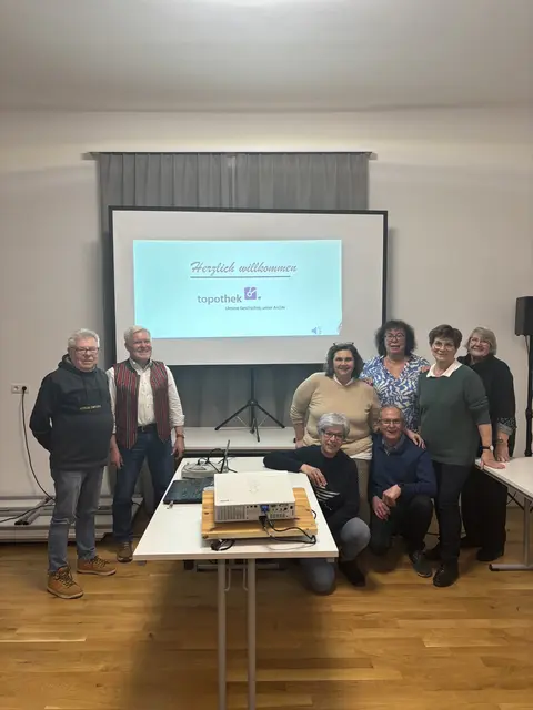 Veranstalter: V.l.  Ortsvorsteher Löffler E., Referent J.Bauer und das Team der Senioren Maustrenk welches für das leibliche Wohl sorgte. | Foto: zVg/Topothek