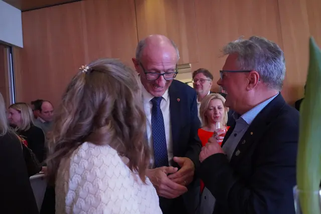 Auch abseits der Reden gab es ein offenes Ohr für die Unternehmer.  | Foto: AMG