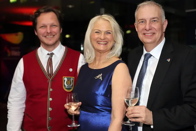 Martin Filzmoser, Gabriela Grabner und Joe König beim Stadt-Land-Ball. | Foto: Andreas Tauser