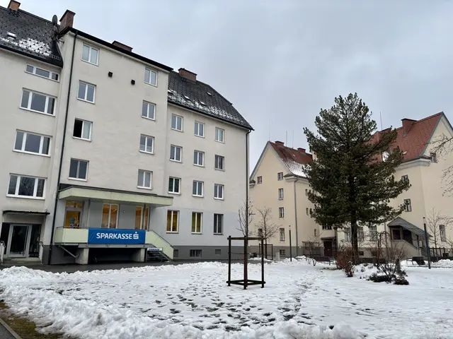 Die Sparkasse ist einstweilen im Gebäude zwischen dem Gemeindeamt und der Neuen Mittelschule eingezogen (Hochschloßstraße 1a). | Foto: MeinBezirk/Angelina Koidl
