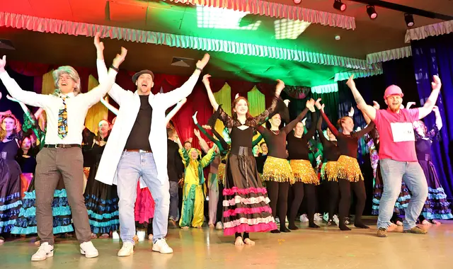 Ebensee setzte den Startschuss in den Fasching 2026 auch heuer wieder mit viel Schwung und Tanz, mit Witz und Einfallsreichtum. | Foto: Hörmandinger