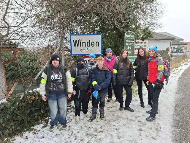140 Buben und Mädchen der Mittelschule Stegersbach absolvierten den harten Marsch von Neusiedl am See nach Oggau. | Foto: Mittelschule Stegersbach