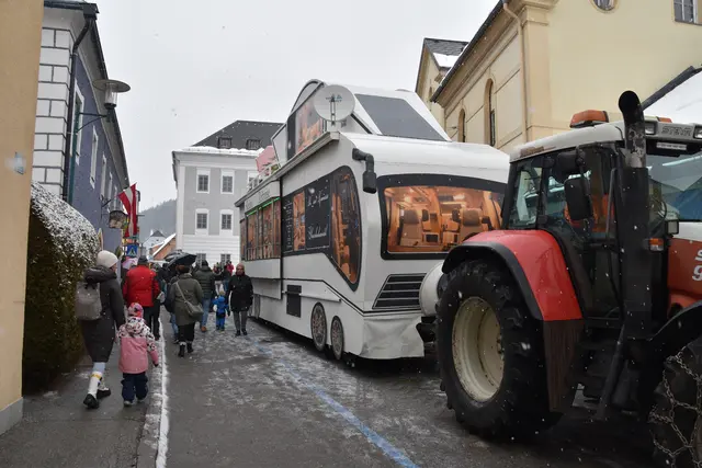 Einer der Festwagen beim Vereinigten-Festumzug am 25. Jänner 2026. | Foto: pjw