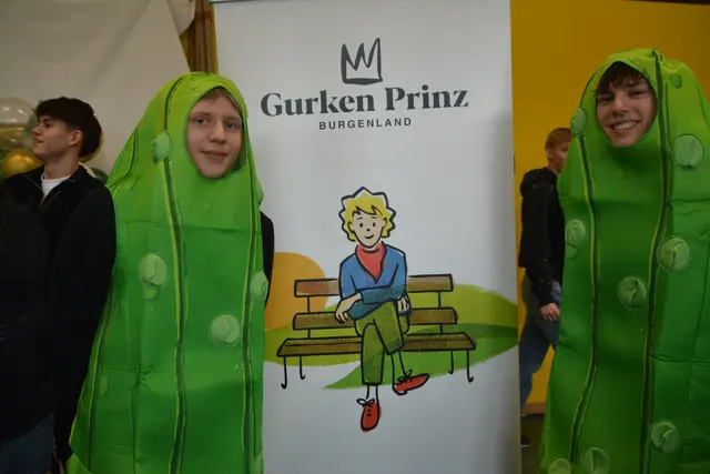 HAK Stegersbach mit ihrer Übungsfirma Gurkenprinz. | Foto: Rosenberger Victoria