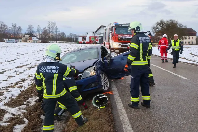 Das Unfallauto kam erst mehrere hundert Meter nach der Kreuzung zum Stillstand. | Foto: Daniel Scharinger