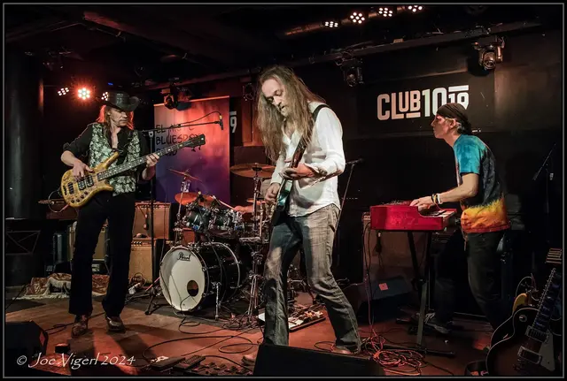 Beim "Kschnas" am Samstag, dem 31. Jänner, im Bildeiner Stadl wird die Bluesrock-Band El Mute den mitreißenden Ton angeben. | Foto: Joe Vigerl