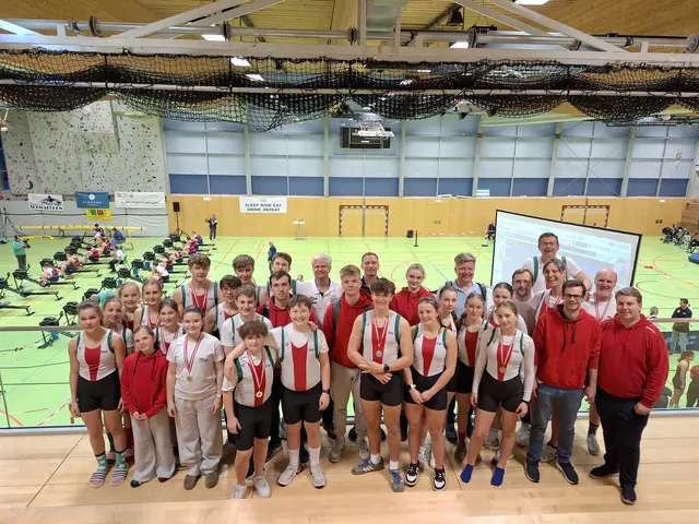 erfolgreiche Mannschaft inkl. Betreuern und Eltern | Foto: Ruderclub Wels
