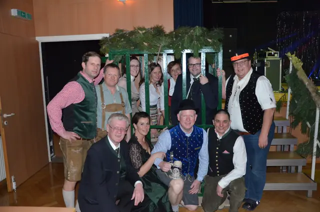 So schnell landet man hinter Gittern. Jux beim Bauernball Breitenau. | Foto: privat