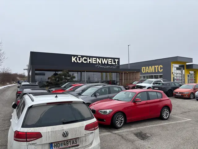 Den ganzen Tag über strömten zahlreiche Besucher in das Unternehmen, um sich über neue Küchenideen, moderne Geräte und aktuelle Trends zu informieren. | Foto: M. Danzinger