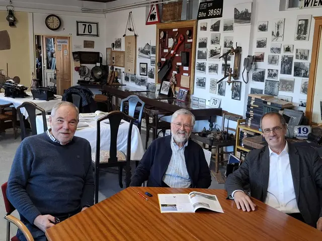 Pulkautalbahn zwischen Dornröschenschlaf und neuer Hoffnung: Gerhard Zauner (Waldviertler Eisenbahnmuseum Sigmundsherberg), Walter Fallheier (Initiative NW-Bahn), Jakob Raffel (ehemalig ÖBB INFRA-AG) | Foto: Fallheier