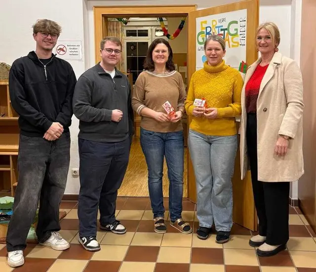 Süßes und ein Danke gab es von der SPÖ in Niederkappel für die Elementarpädagogen.  | Foto: Foto: SPÖ Rohrbach