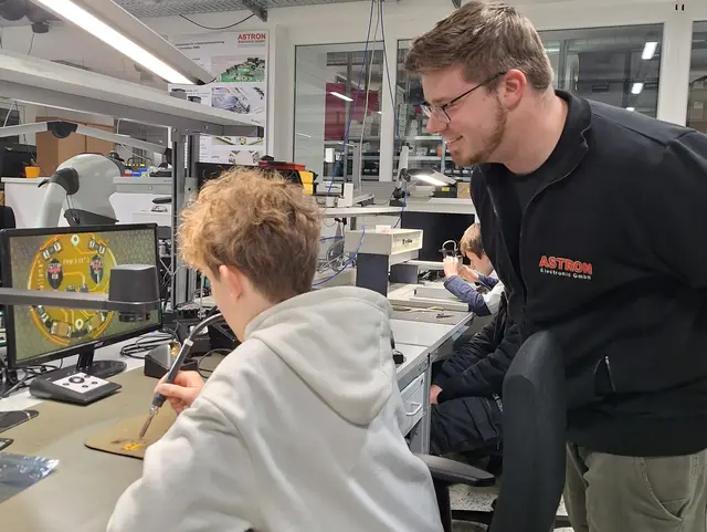 Spannend, informativ und praxisnah: ASTRON öffnet seit vielen Jahren im Rahmen der Berufsspionage die Türen und gibt wertvolle Einblicke.  | Foto: BBOK