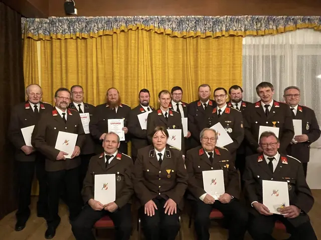 Zahlreiche Ehrungen gab es im Rahmen der Jahreshauptversammlung in Fuglau. | Foto: Feuerwehr
