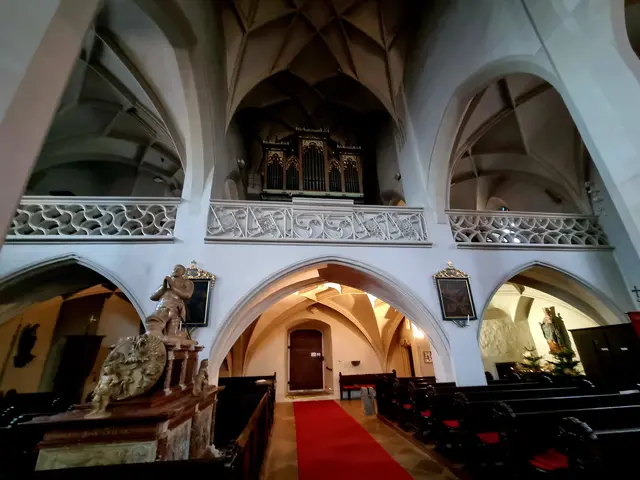 Der Chor  mit der Orgel  | Foto: Manuela Jeindl 