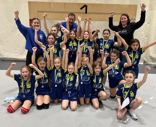 Jubel nach dem Turnier bei den weiblichen Handballerinnen. | Foto: UHC Hollabrunn