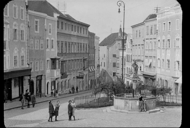 Das Video des Filmarchivs Austria "Das alte Schärding" zeigt unter anderem Alltagsszenen am belebten Obere und Untere Stadtplatz Schärding im Jahr 1925. | Foto: Video-Screenshot/Filmarchiv Austria