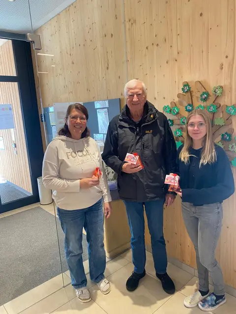 Süßes und ein Danke gab es von der SPÖ in Hofkirchen für die Elementarpädagogen.  | Foto: Foto: SPÖ Rohrbach