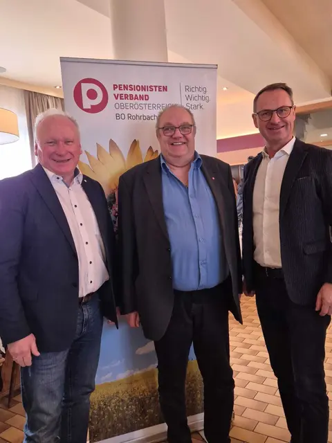 PV-Präsident Norbert Höpoltseder, Ewald Mairhofer, PV-Bezirksvorsitzender und Bürgermeister und Bundesrat Dominik Reisinger, v. l.  | Foto: SPÖ Rohrbach