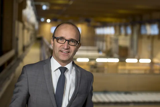 Tilly-Geschäftsführer Mario Wagner ortet Probleme mit den geänderten Zug- und Busverbindungen im Bezirk - Mitarbeiter müssen vermehrt aufs Auto umsteigen. | Foto: Tilly Holzindustrie GmbH