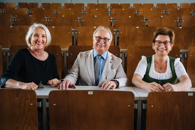Sonja Panlehner (Langenlois), Gerfried Schenter (Langenlois) und Christa Böck (St. Pölten) haben die SeniorInnenUNI bereits erfolgreich absolviert. | Foto: IMC Krems