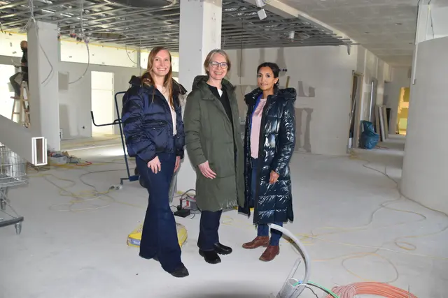 Friederike Treberer- Treberspurg Ärztin für Allgemeinmedizin und psychosomatische Medizin, Bezirkschefin Schüchner und Asmaa Mahmoud, Fachärztin für Allgemeinmedizin Fachärztin für Innere Medizin.  | Foto: Patricia Hillinger/MeinBezirk