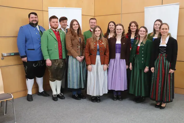 Elf Musiker erhielten das Goldene Leistungsabzeichen des OÖ. Blasmusikverbandes. | Foto: OÖ. Blasmusikverband