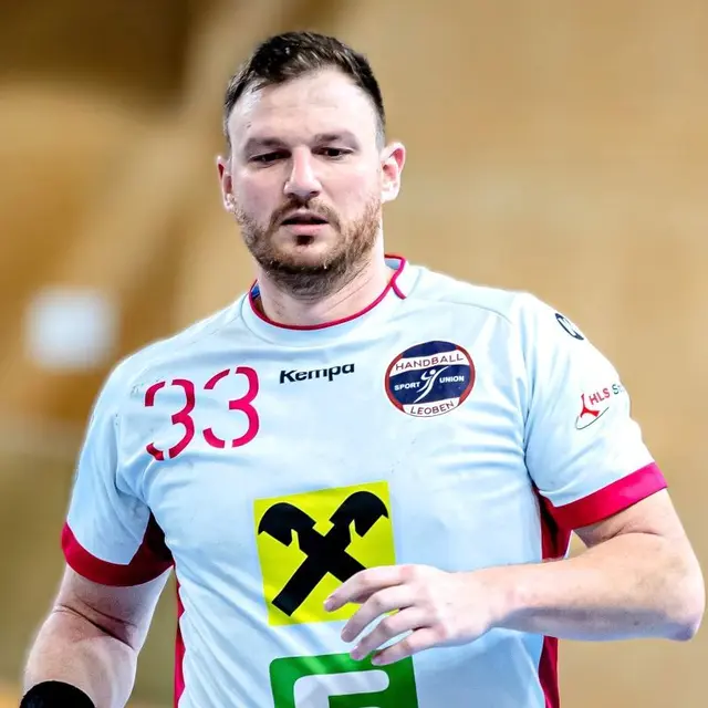 Hängende Köpfe bei Lubo Jadron &amp; Co. nach der bitteren Niederlage.
 | Foto: Robert Edegger