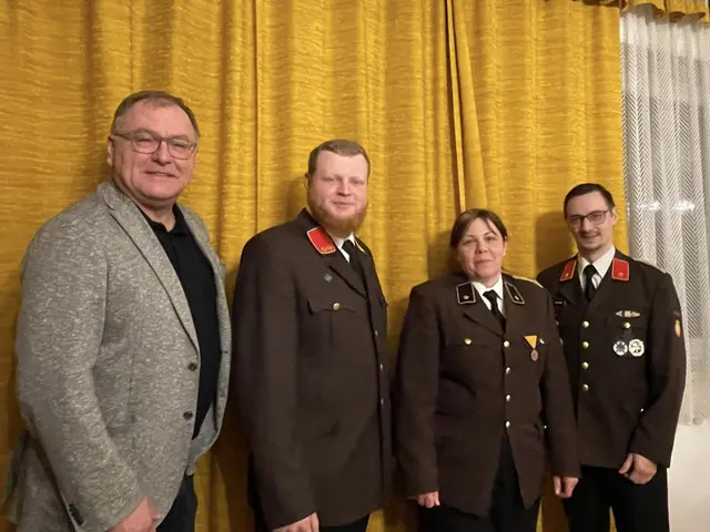 Bürgermeister Reichenvater mit dem Fuglauer-Führungsteam. | Foto: Feuerwehr