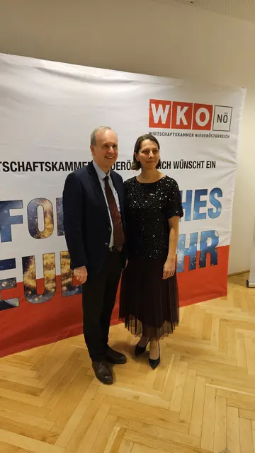 WKNÖ-Vizepräsident Erich Moser und Bezirksstellenobfrau Gabriele Pipal fasst sich beide kurz.  | Foto: WKNÖ-Bezirksstelle Bruck