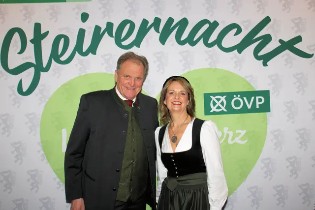 Die Gastgeber: Erwin Dirnberger und Karin Herz | Foto: Cescutti