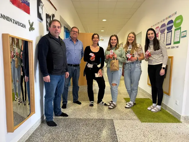 Süßes und ein Danke gab es von der SPÖ in Kirchberg für die Elementarpädagogen.  | Foto: Foto: SPÖ Rohrbach