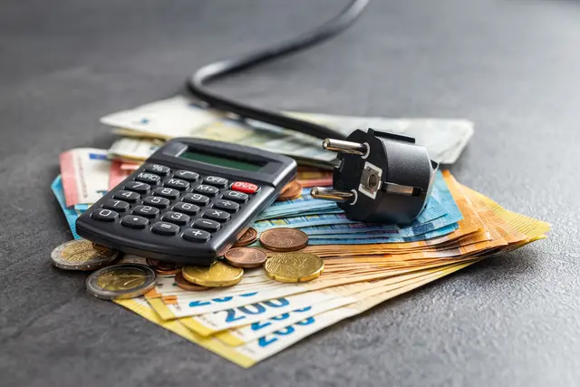 Um die 100 Euro dürfte die Einsparung bei einem Durchschnittshaushalt sein. | Foto: panthermedia/jirkaejc