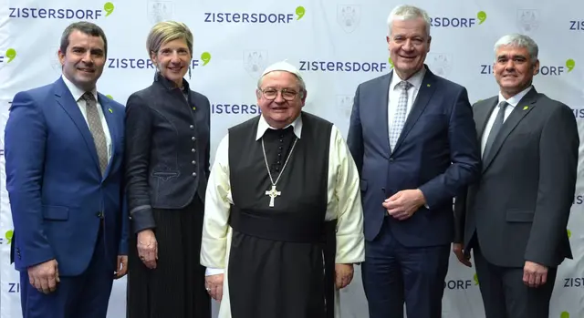 Vizebürgermeister Martin Bauer, Bezirkshauptfrau Claudia Pfeiler-Blach, Abt Johannes Szypulsky, Landesrat Anton Kasser, Bürgermeister Elmar Schöberl . | Foto: Kathrin Hofecker