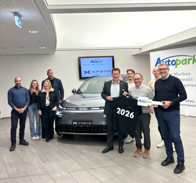 v.l.n.r.: Rene Heinrich, Viktoria Mayr, Sabina Hack-Wagner, Christian Steinbacher, Georg Staudinger (XPENG Österreich), Maximilian Mayr, Mag. Michael Mayr (Geschäftsführer &amp; Inhaber Autopark GmbH), Julian Costa, Micha-Emanuel Hauser | Foto: Autopark Innsbruck