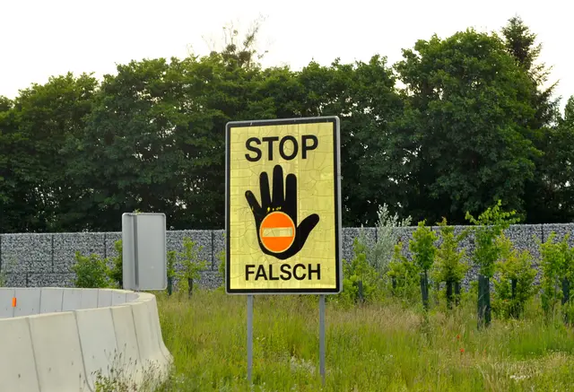 Laut Ö3-Analyse werden Geisterfahrten überwiegend am Wochenende gemeldet – am häufigsten an Sonntagen.  | Foto: egubisch/Smarterpix