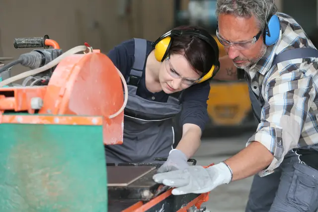 Finde jetzt deine passende Lehrstelle in deiner Region! | Foto: PantherMedia/Goodluz